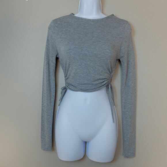 PrettyLittleThing Tops - PrettyLittleThing Grey Jersey Ruched Side Long Sleeve Crop Top Size 2